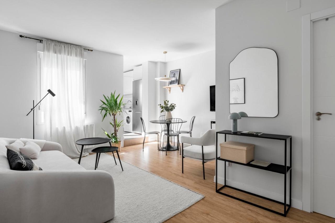 Cozy 2 Bedroom Apartment With Patio Madrid Exterior photo
